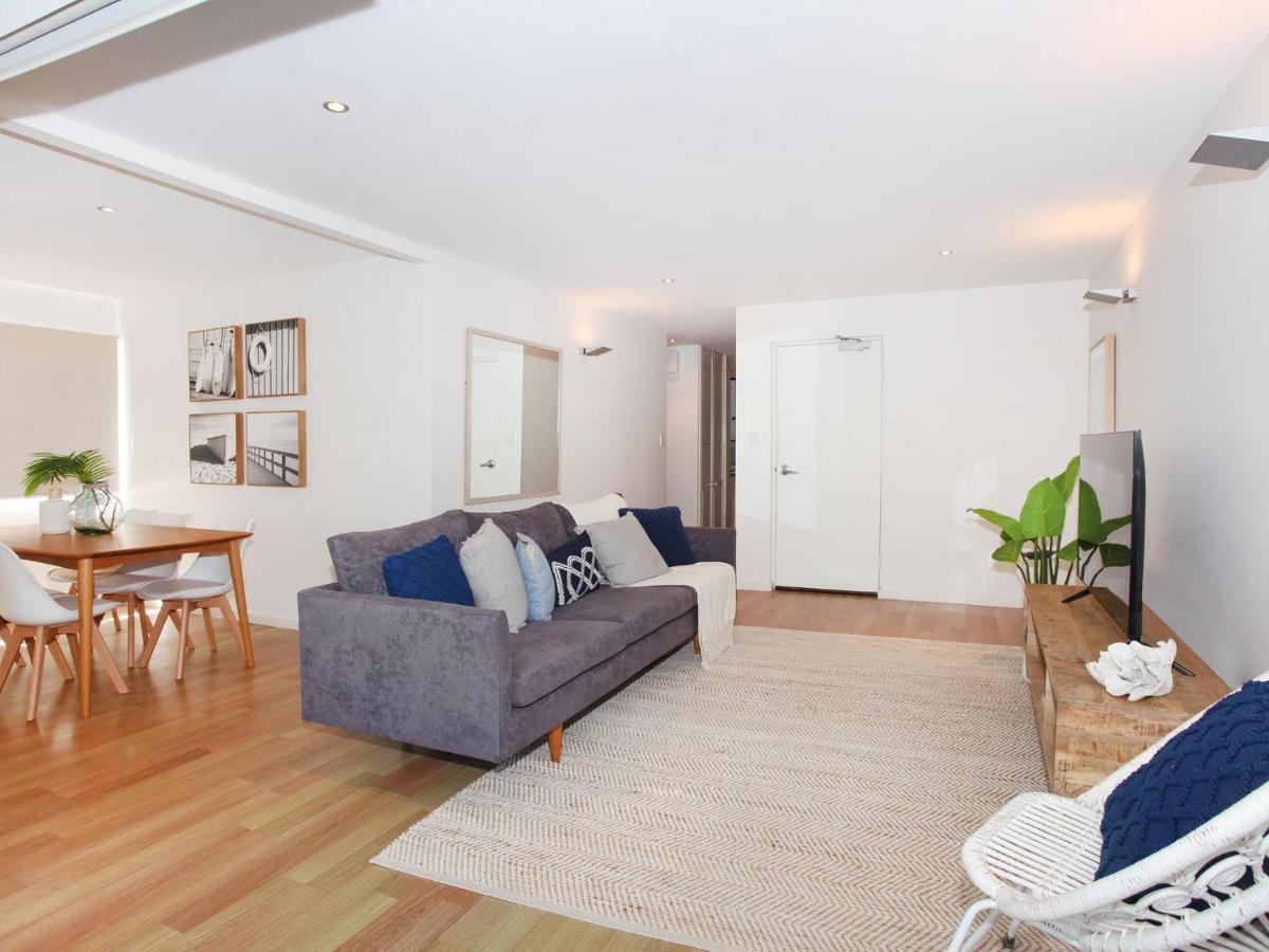 מולולאבה Windmill 4 Two Bedroom Beachside Apartment On Parkyn Parade מראה חיצוני תמונה